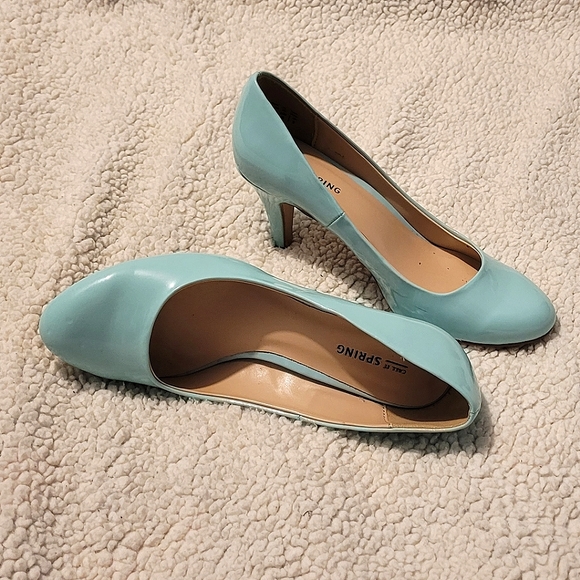 Heels - Picture 2 of 3